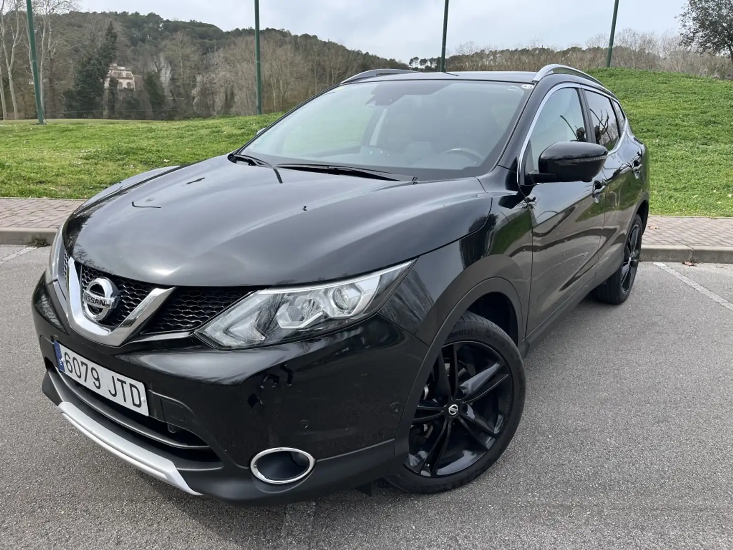 Nissan Qashqai 1.6dCi 360 4x2 Negro - 1