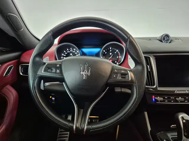 Maserati Levante view 9