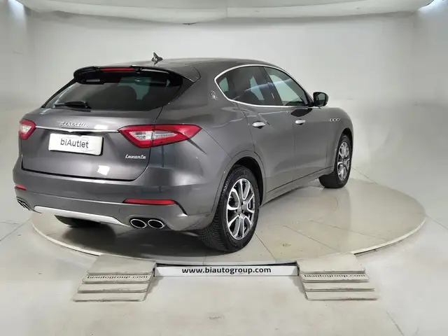 Maserati Levante view 4