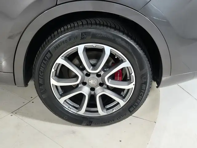 Maserati Levante view 14