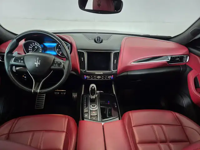 Maserati Levante view 8