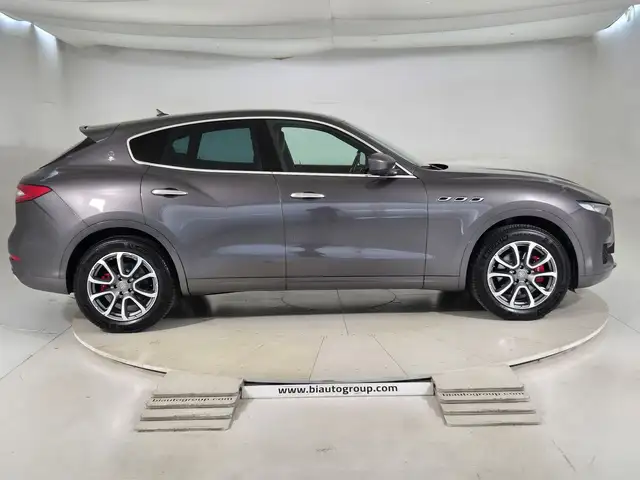 Maserati Levante view 5