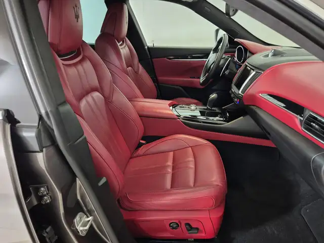 Maserati Levante view 10