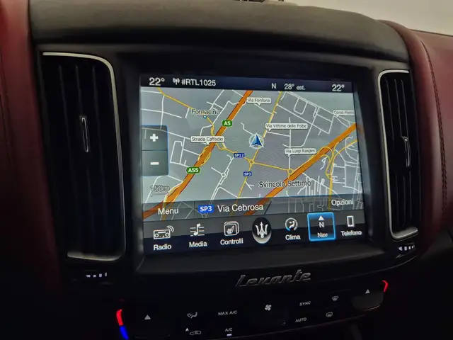 Maserati Levante view 12
