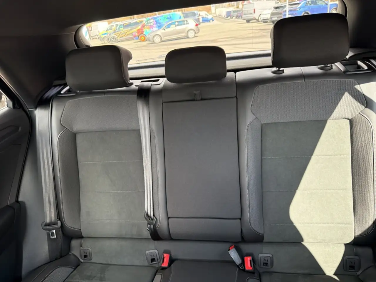Volkswagen T-Roc R-Line 1.5 TSI Sportpaket+Sitzhzg+PDC 16