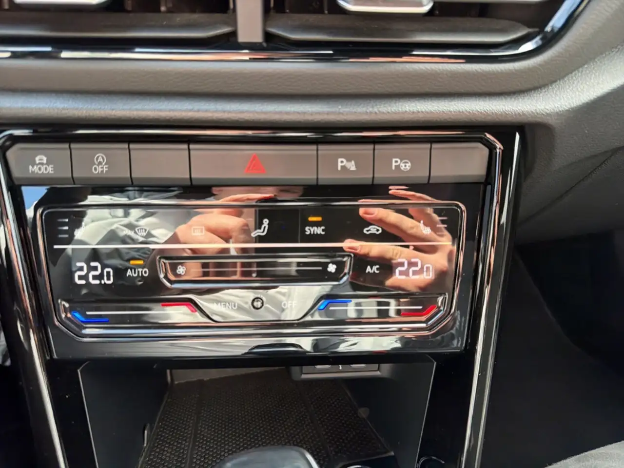 Volkswagen T-Roc R-Line 1.5 TSI Sportpaket+Sitzhzg+PDC 13