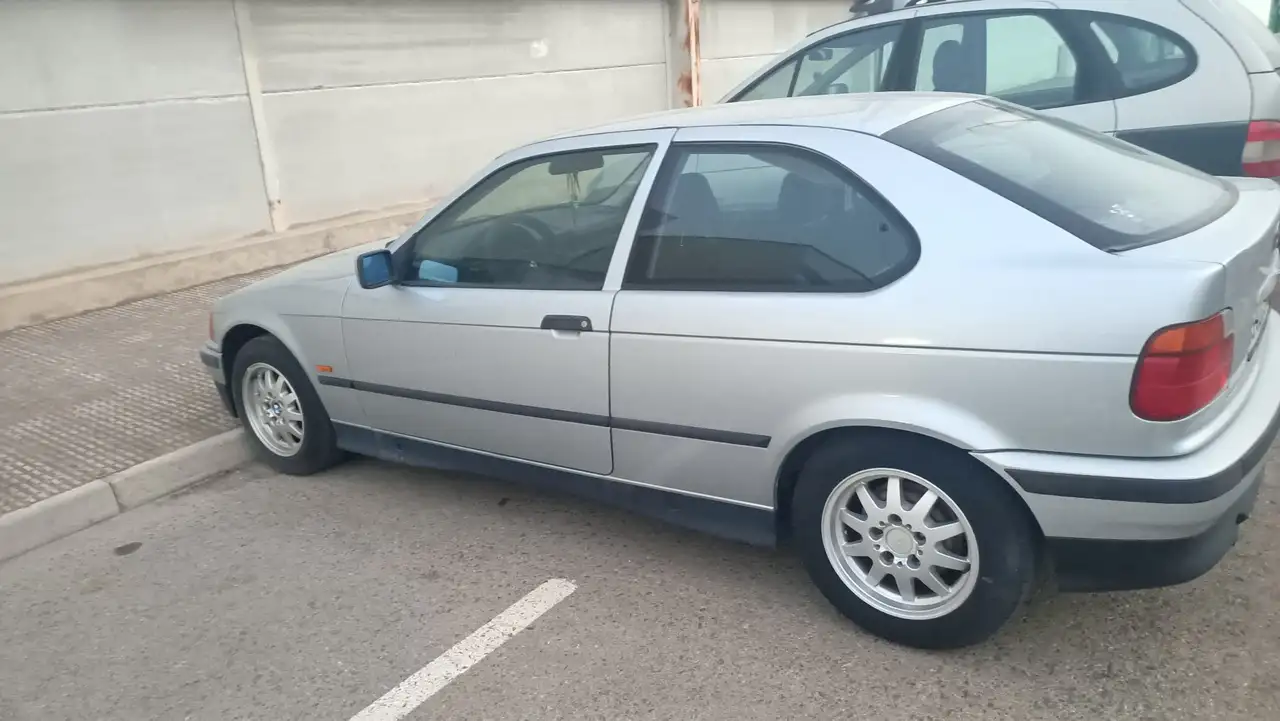 BMW 316i Compact, foto 12