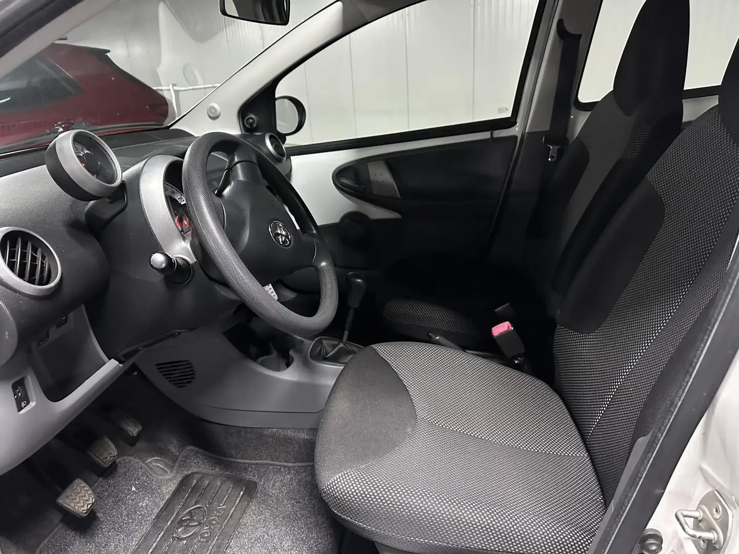 Toyota Aygo 1.0-12V Comfort Wit - 2