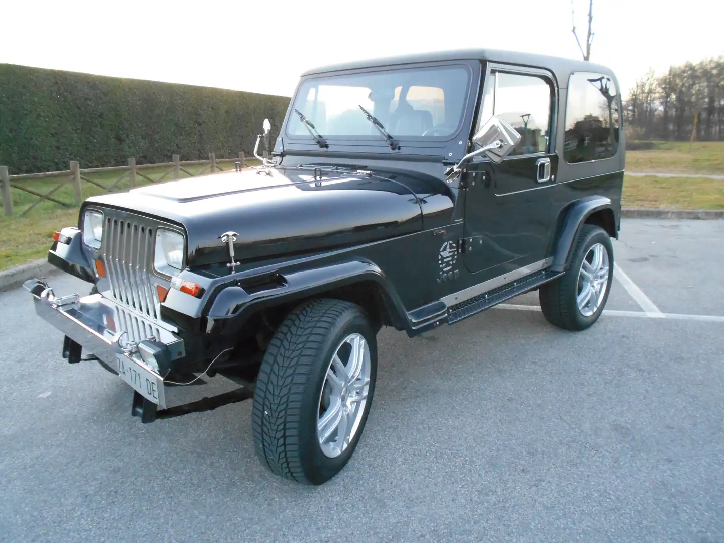 Jeep Wrangler AMC YJ 4.2 cc Schwarz - 2