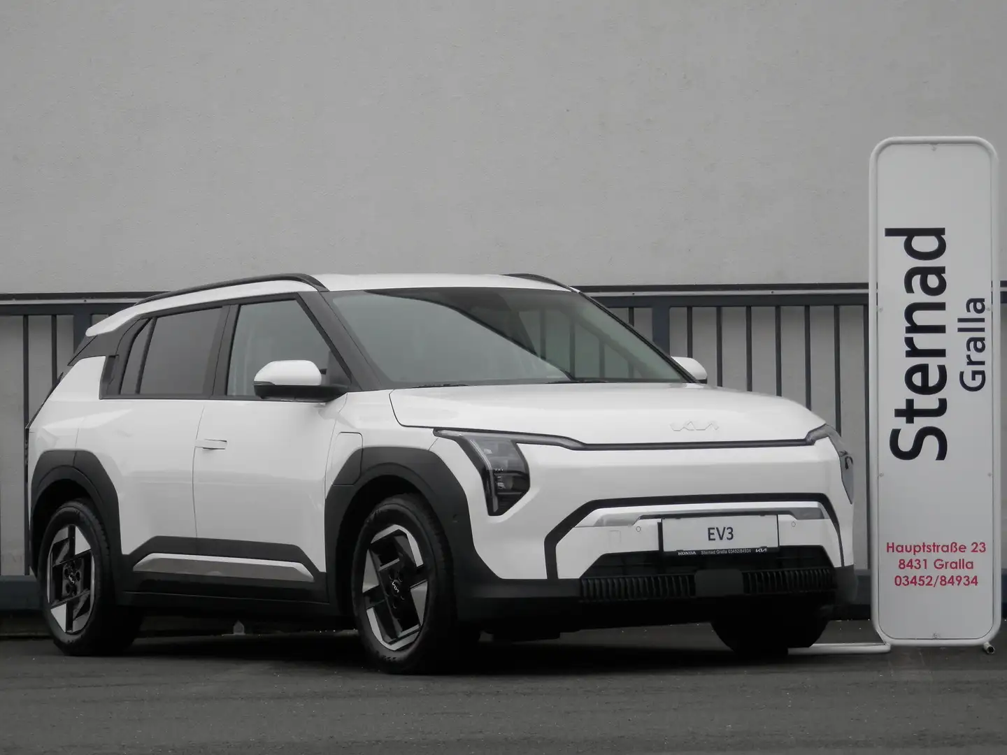 Kia EV3 FWD 81,4kWh Long Range Earth plus Weiß - 1
