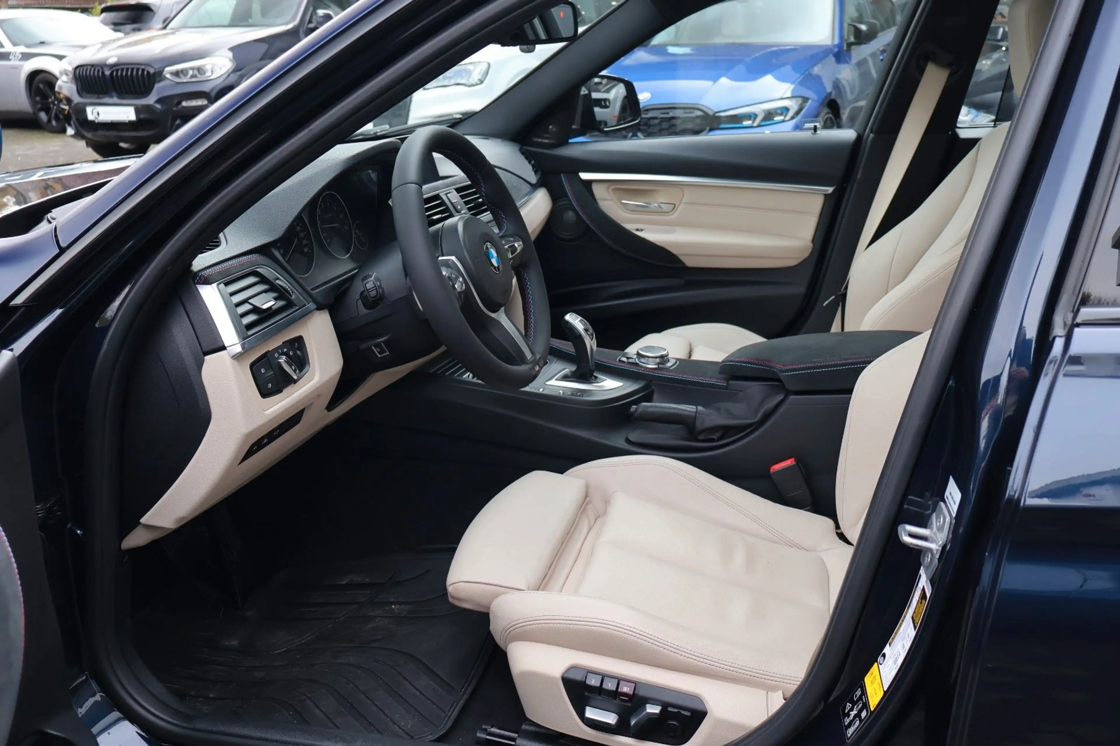 BMW 330 i xDrive M-PERFORMANCE/H&K/CARPLAY/RFK/LED — photo 10