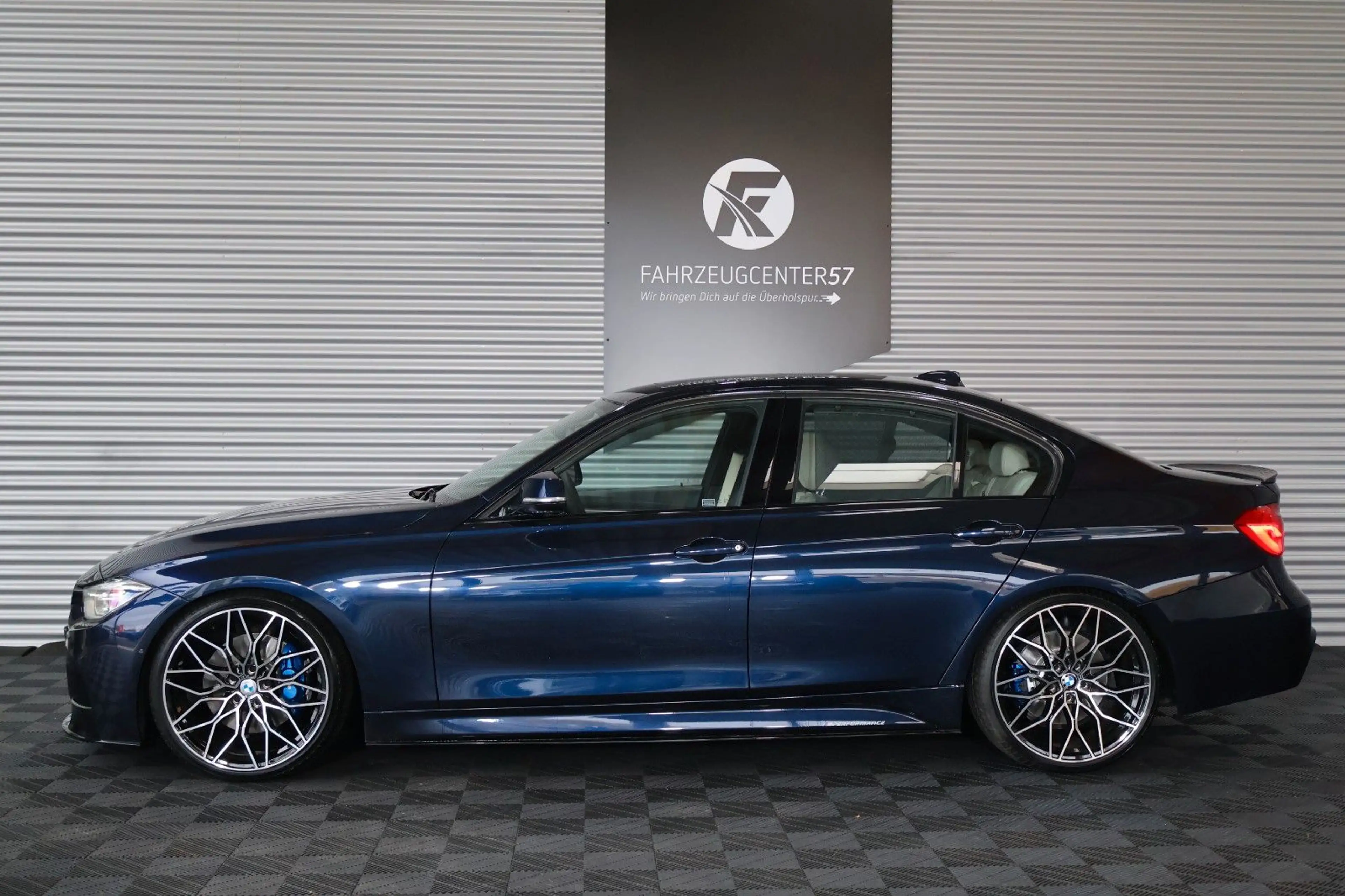 BMW 330 i xDrive M-PERFORMANCE/H&K/CARPLAY/RFK/LED — photo 2