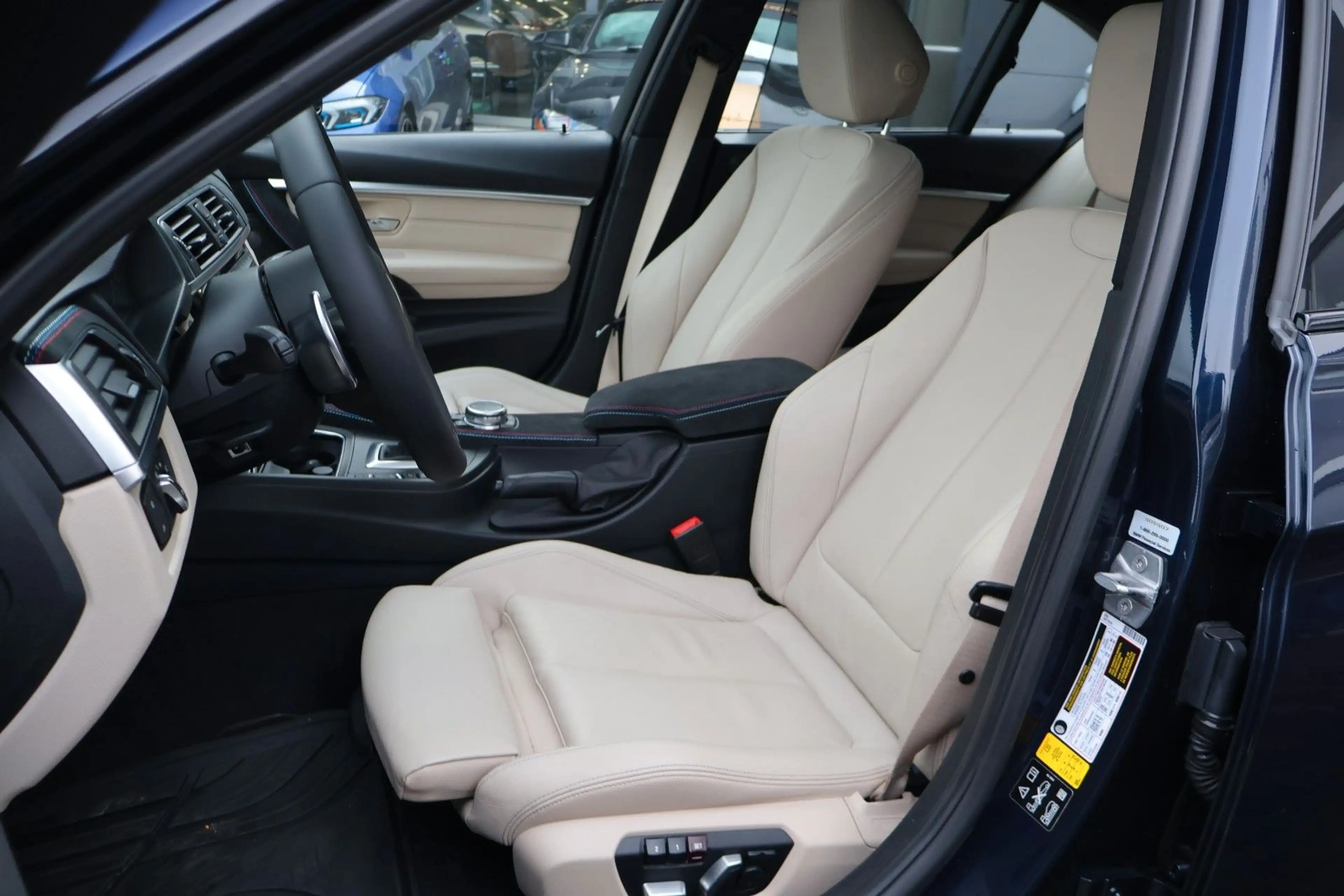 BMW 330 i xDrive M-PERFORMANCE/H&K/CARPLAY/RFK/LED — photo 13