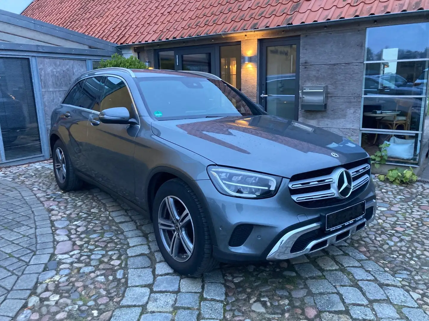 Mercedes-Benz GLC 200 d 4Matic Exclusive LED Distr AHK 8 Räder Grau - 2