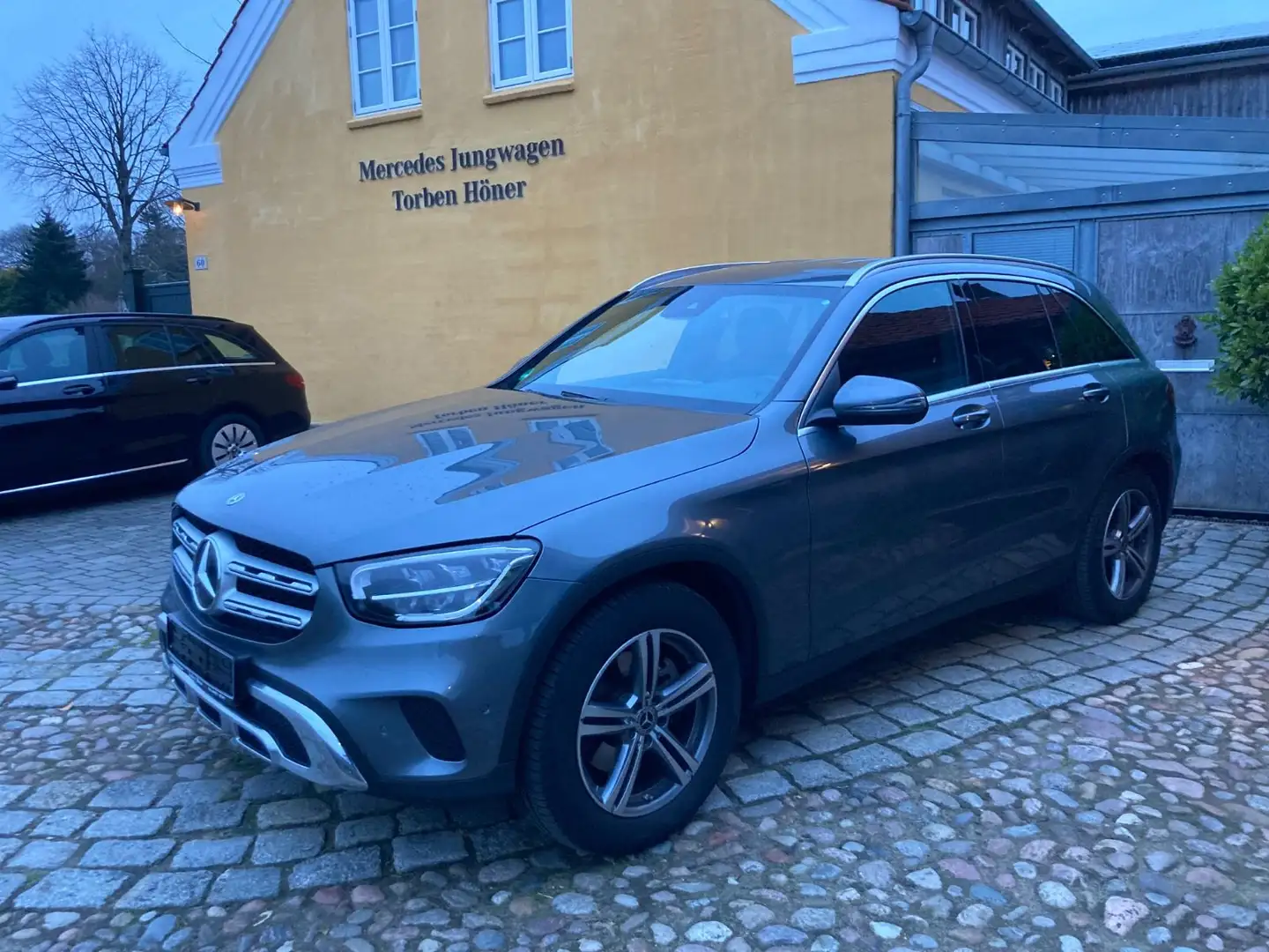 Mercedes-Benz GLC 200 d 4Matic Exclusive LED Distr AHK 8 Räder Grau - 1