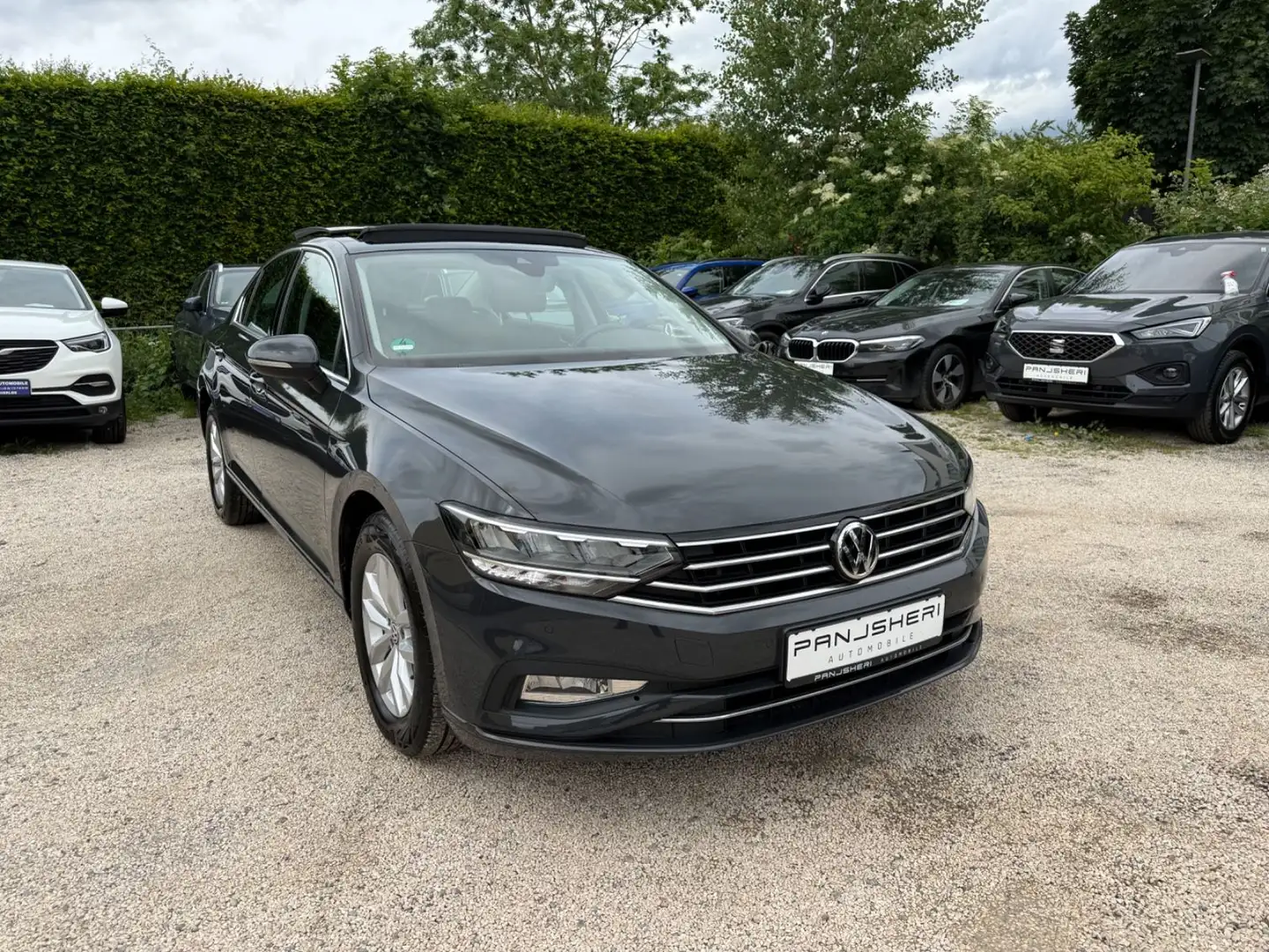 Volkswagen Passat 2.0 TDI Lim Business LED+Kamera+PANORAMA Grau - 1