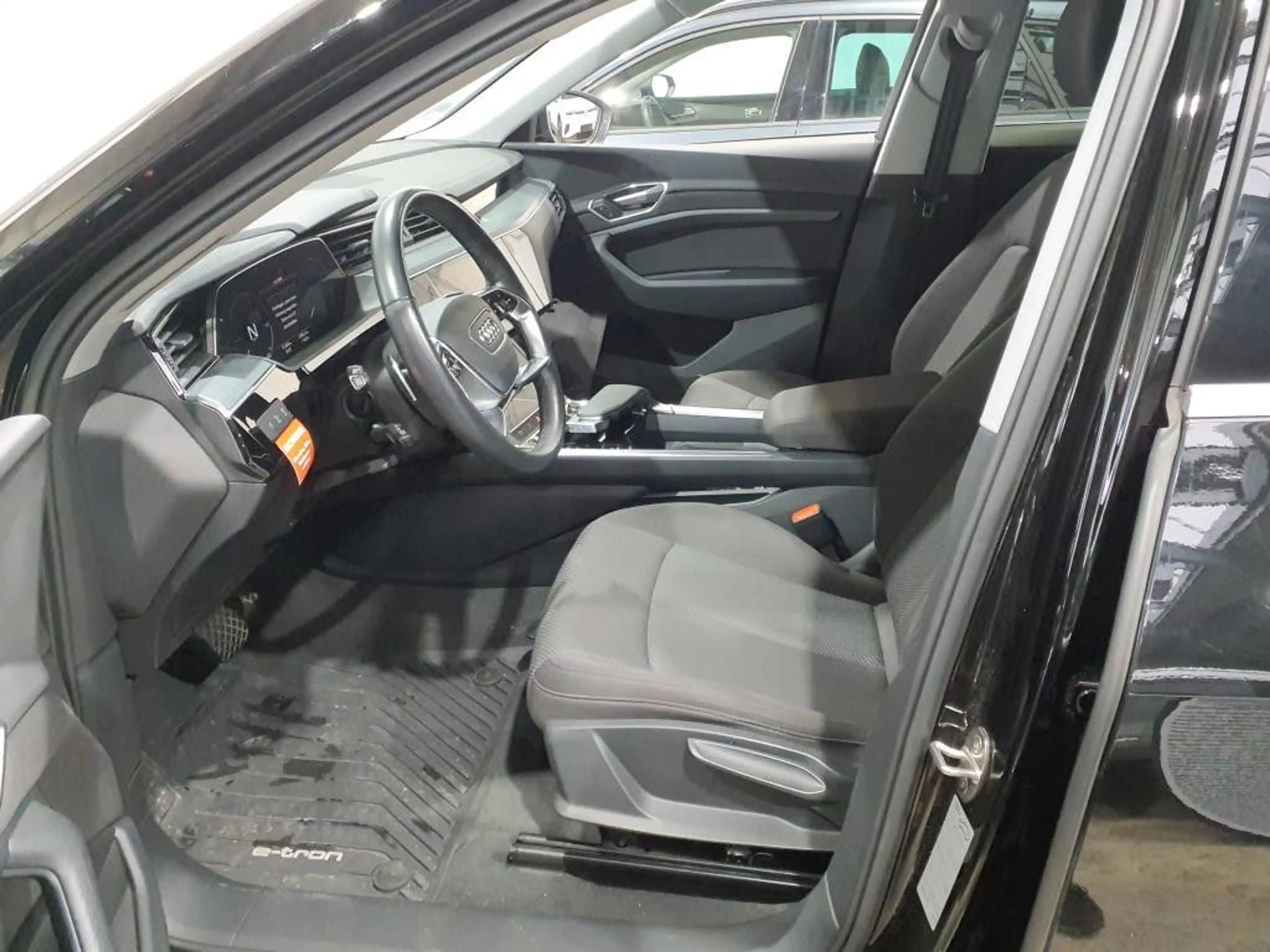 Audi e-tron Sportback 50 quattro LED Navi SHZ AHK — photo 6