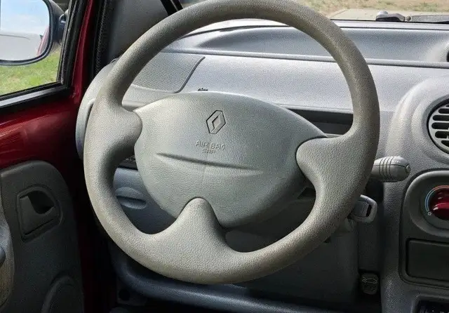 Renault Twingo view 9