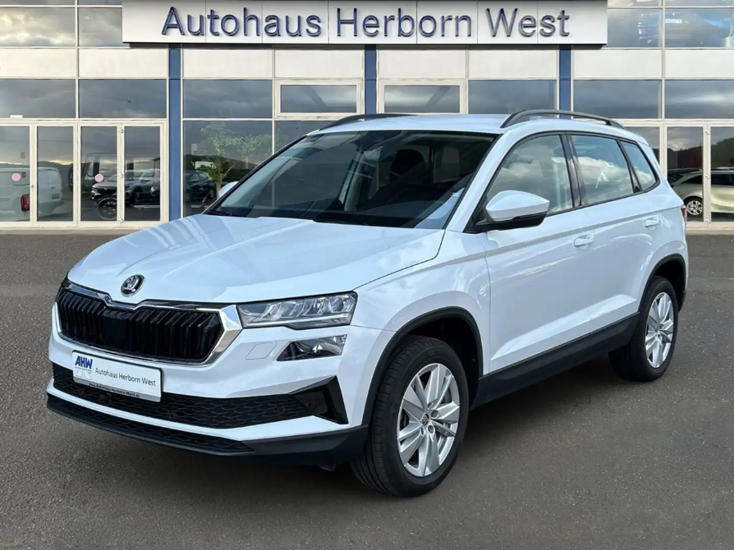 Skoda Karoq 1.5 TSI ACT Selection DSG LED Navi Park und Winter Weiß - 1