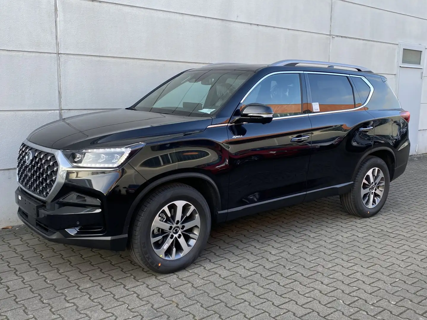 KGM Rexton Rexton 2,2 E-XDI 4WD 8AT MY25  Lux 3.5t AHL GSD AC Schwarz - 2