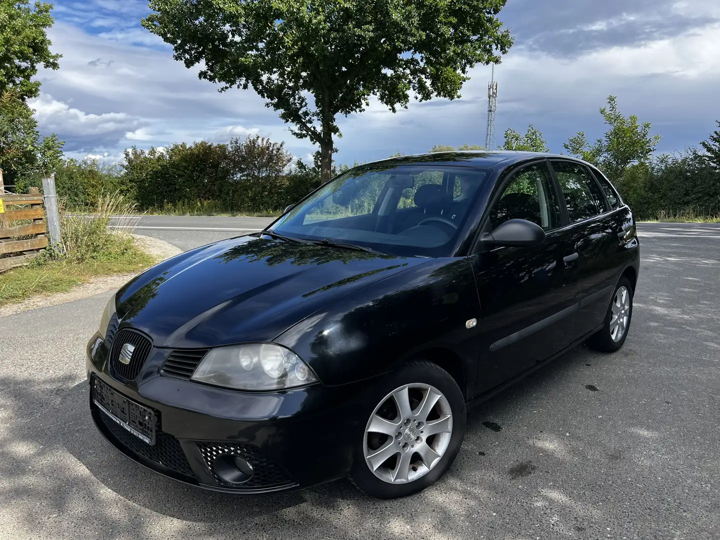 SEAT Ibiza Reference**1.4**Tüv 10/2026**Klima**Alu Schwarz - 1
