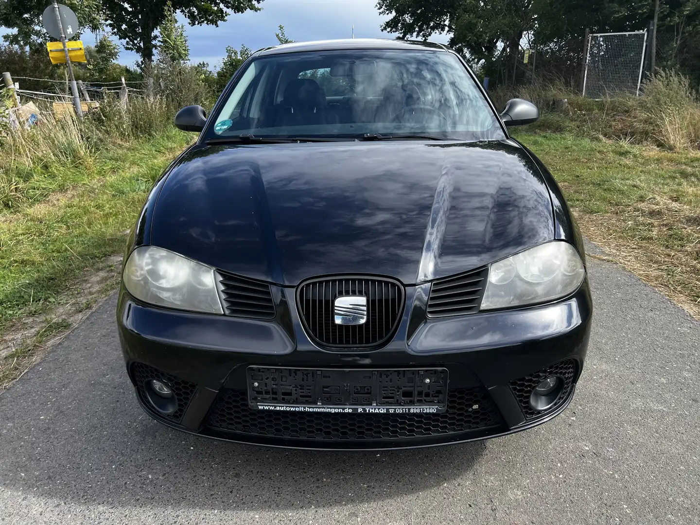 SEAT Ibiza Reference**1.4**Tüv 10/2026**Klima**Alu Schwarz - 2