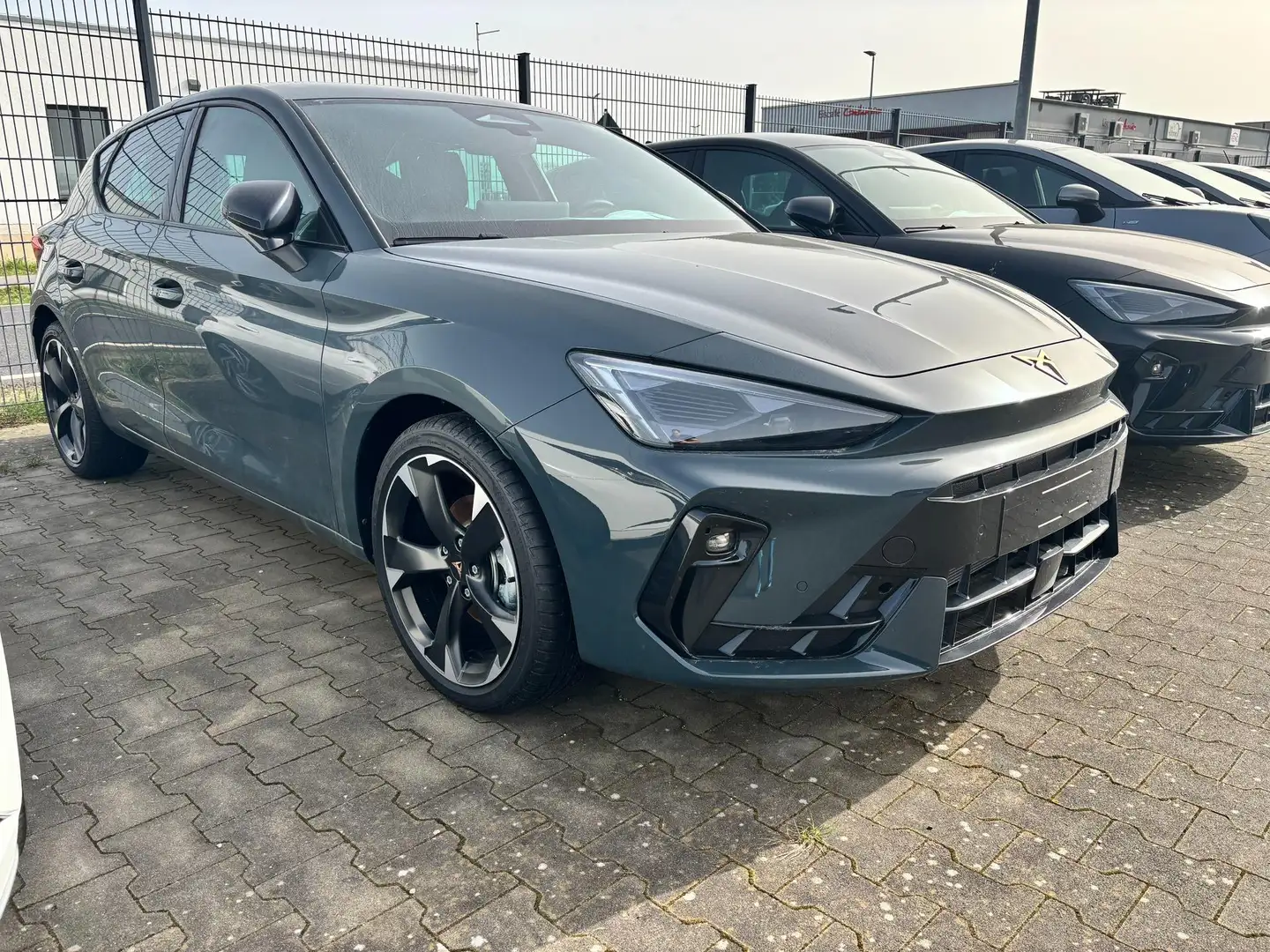 CUPRA Leon Basis 1.5 TSI 150PS, 5J Garantie, Fjord-Blau, E... Blau - 1
