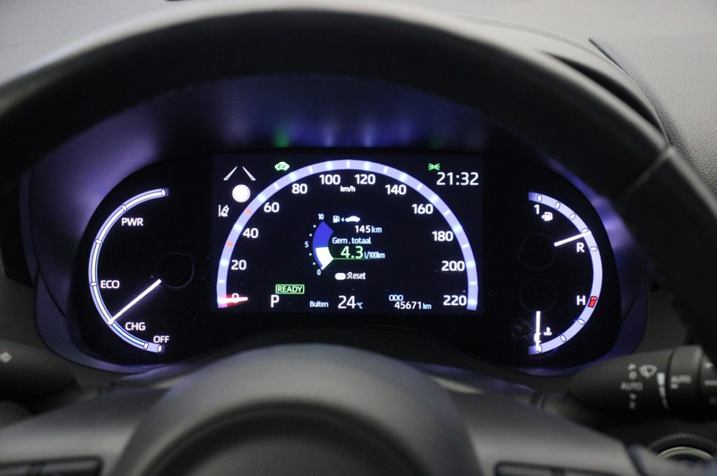 Toyota Yaris Cross 1.5 Hybrid Dynamic - Panorama, Carplay, Camera, St — photo 25