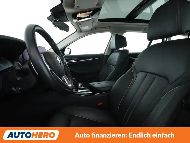 BMW 5 Series view 10