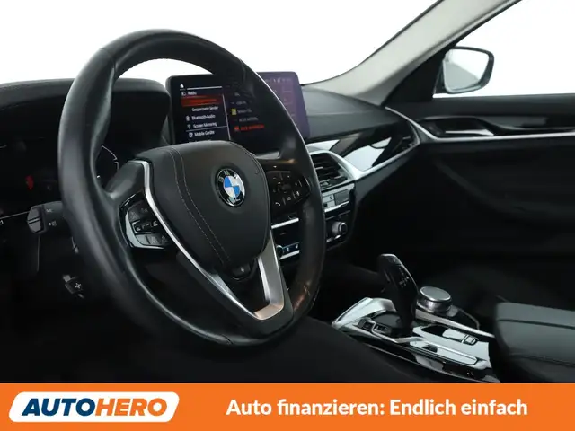 BMW 5 Series view 11