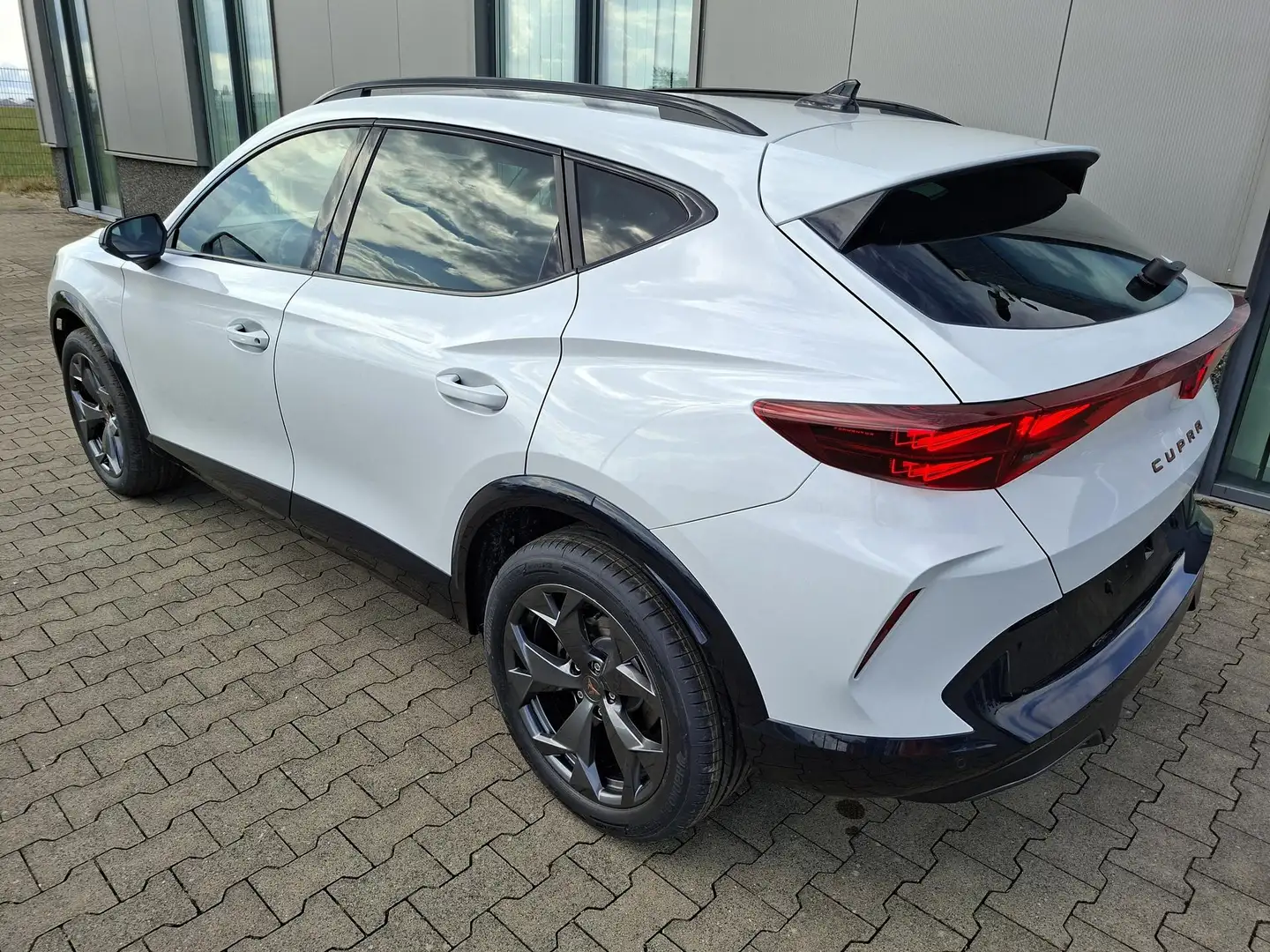 CUPRA Formentor Basis 1.5 eTSI 150PS DSG (AUTOMATIK), ANHÄNGERK... Weiß - 2