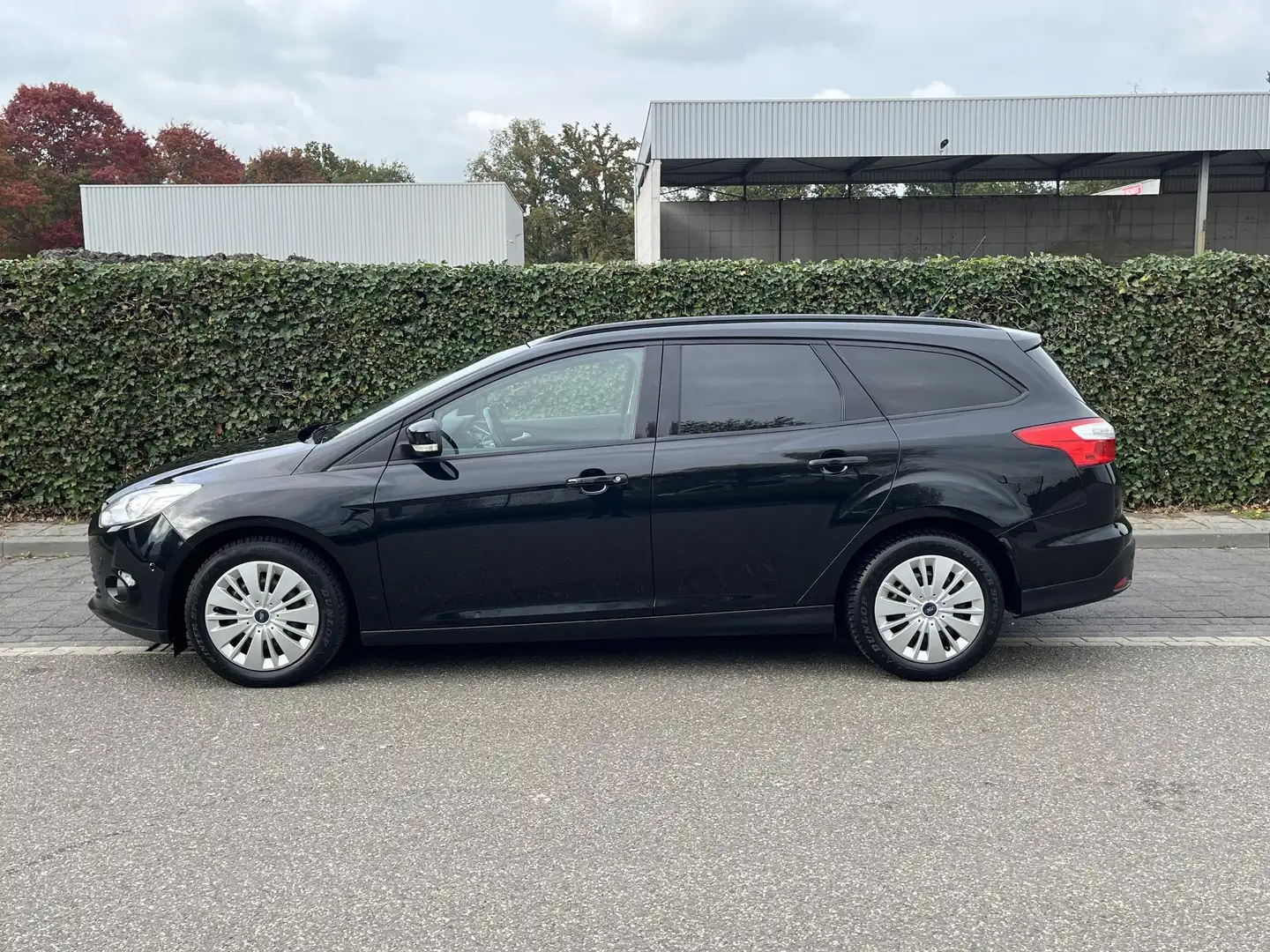 Ford Focus Wagon 1.0 EcoBoost Edition * Airco * Nieuwe Distri Zwart - 2