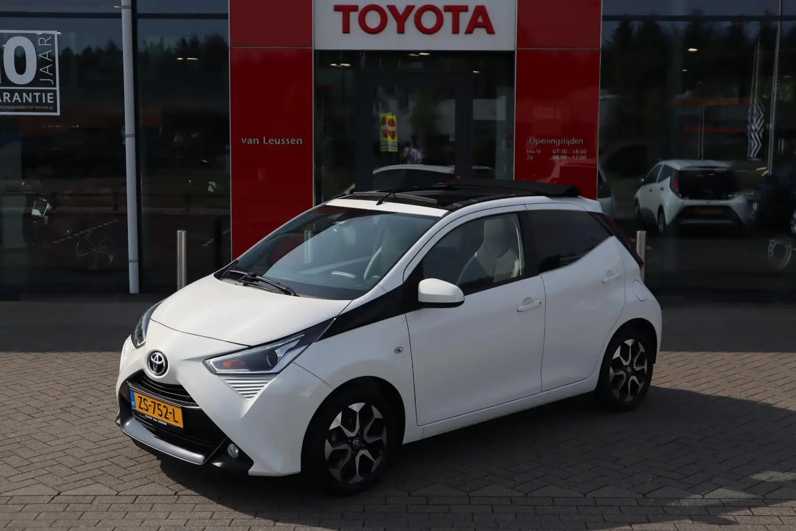 Toyota Aygo X X-JOY CABRIO AUTOMAAT LM-VELGEN CLIMA PRIVACY-GLAS Белый - 1