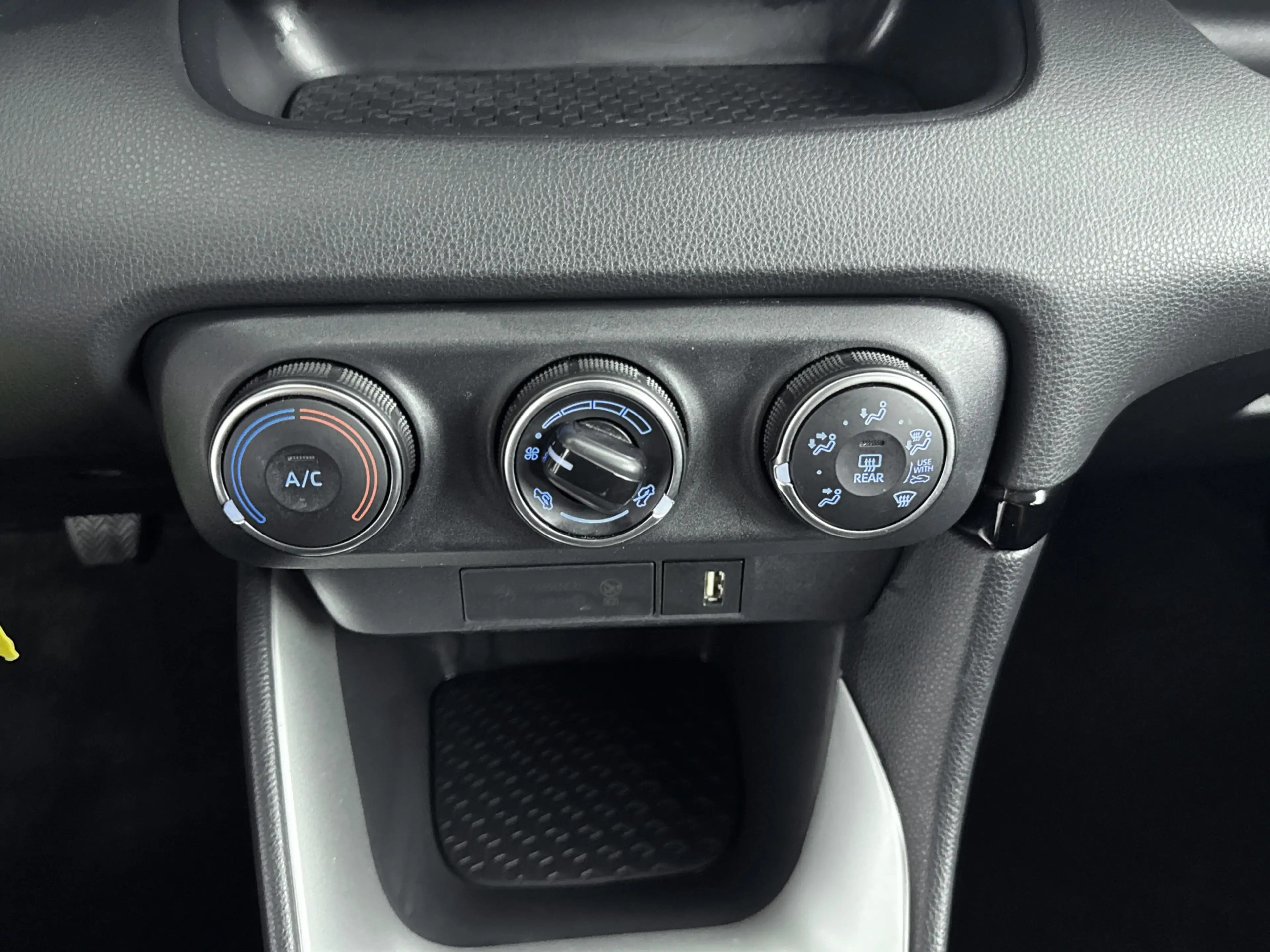 Toyota Yaris 1.0 VVT-i Active | Apple Carplay/Android Auto | Pa — photo 9