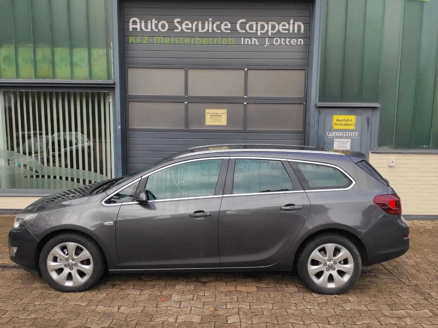 Opel Astra J Sports Tourer Innovation Gris - 1