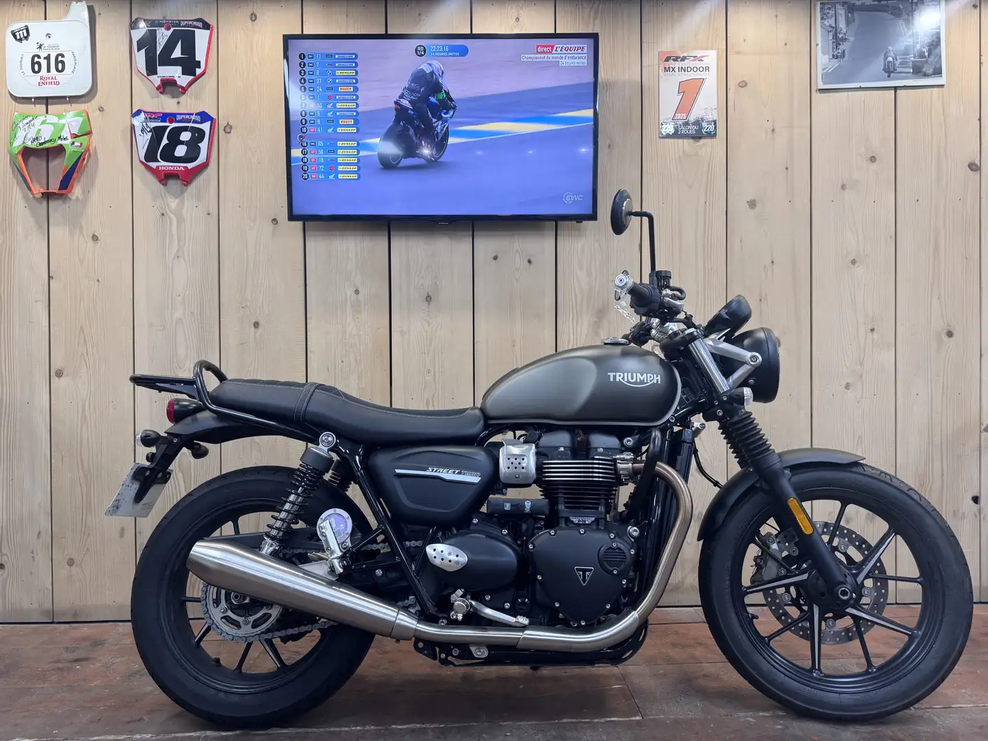 Triumph Street Twin - 1
