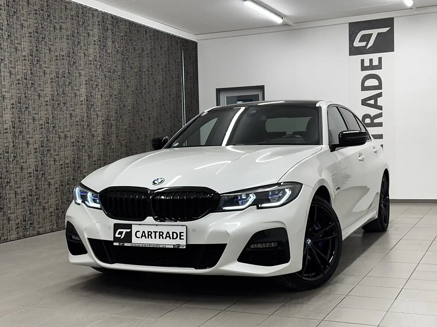 BMW 330 e PHEV Aut. M-SPORT/ LED/ LASERLICHT/ VIRTUAL/ ... Weiß - 1