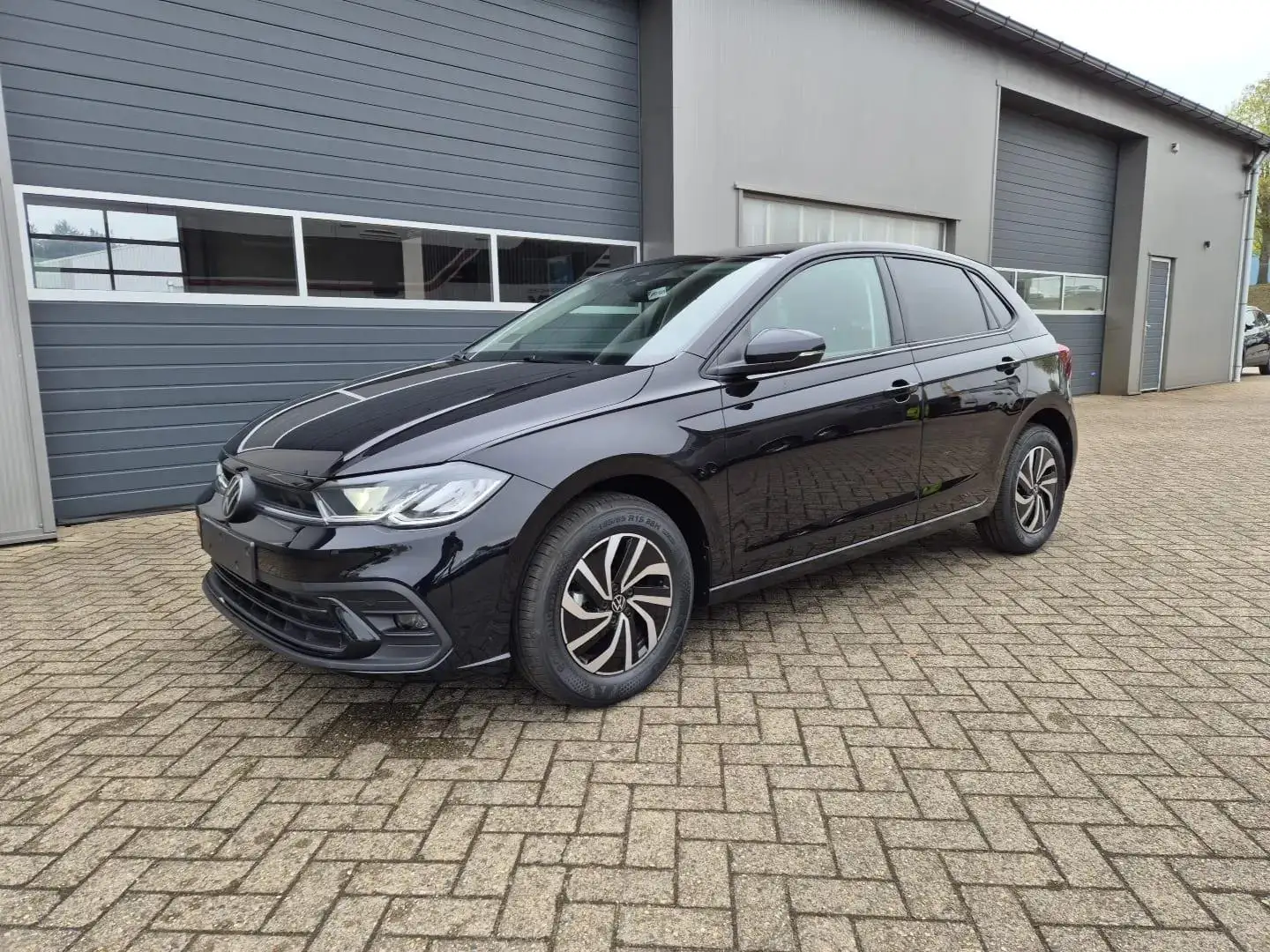 Volkswagen Polo Life 1.0 TSI 95PS Rückf.Kamera Sitzheizung Digi... Schwarz - 1