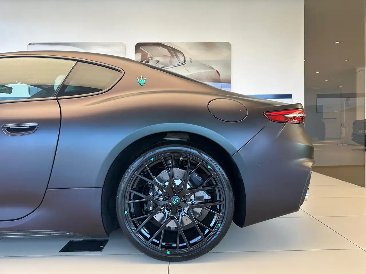 Maserati GranTurismo 2024 — фото 11