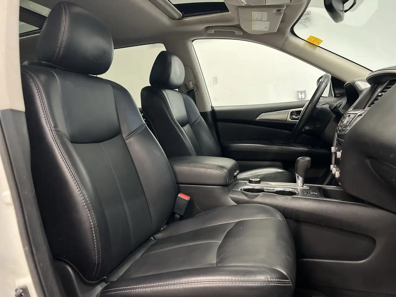 Nissan Pathfinder снимка Nissan Pathfinder
