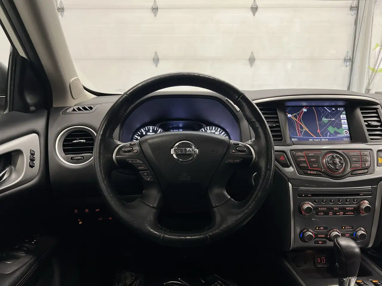 Nissan Pathfinder снимка Nissan Pathfinder