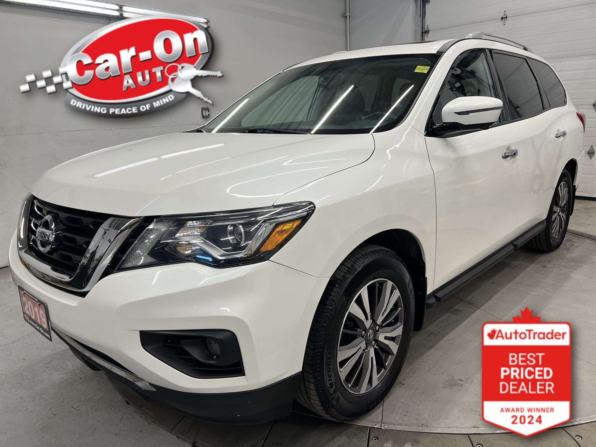 White 2019 Nissan Pathfinder SUV / Crossover Four-Wheel Drive Automatic