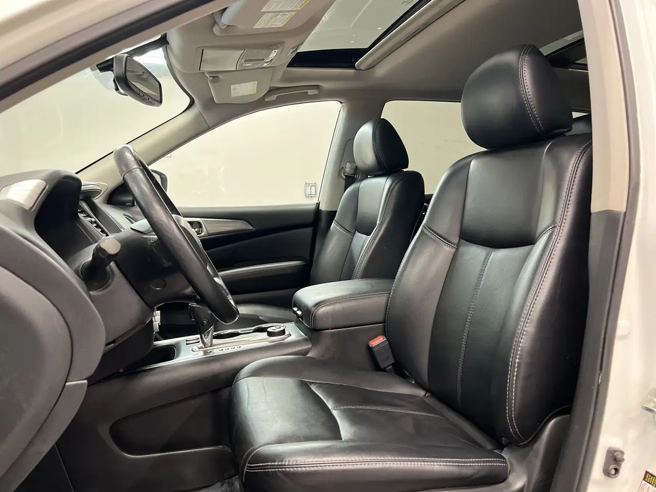 Nissan Pathfinder снимка Nissan Pathfinder