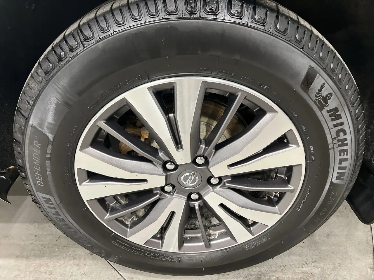 Nissan Pathfinder снимка Nissan Pathfinder