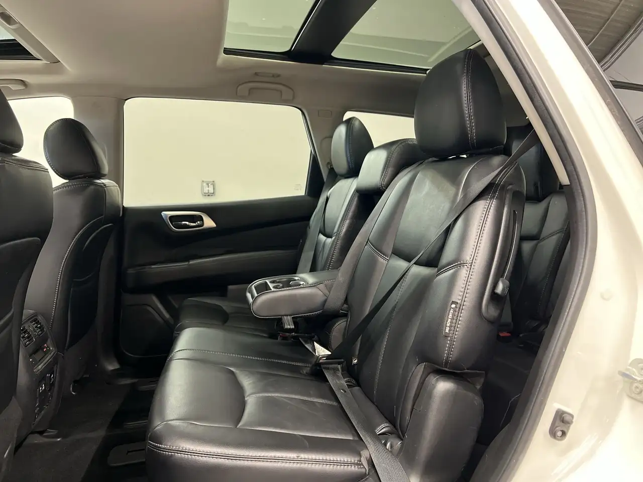 Nissan Pathfinder снимка Nissan Pathfinder
