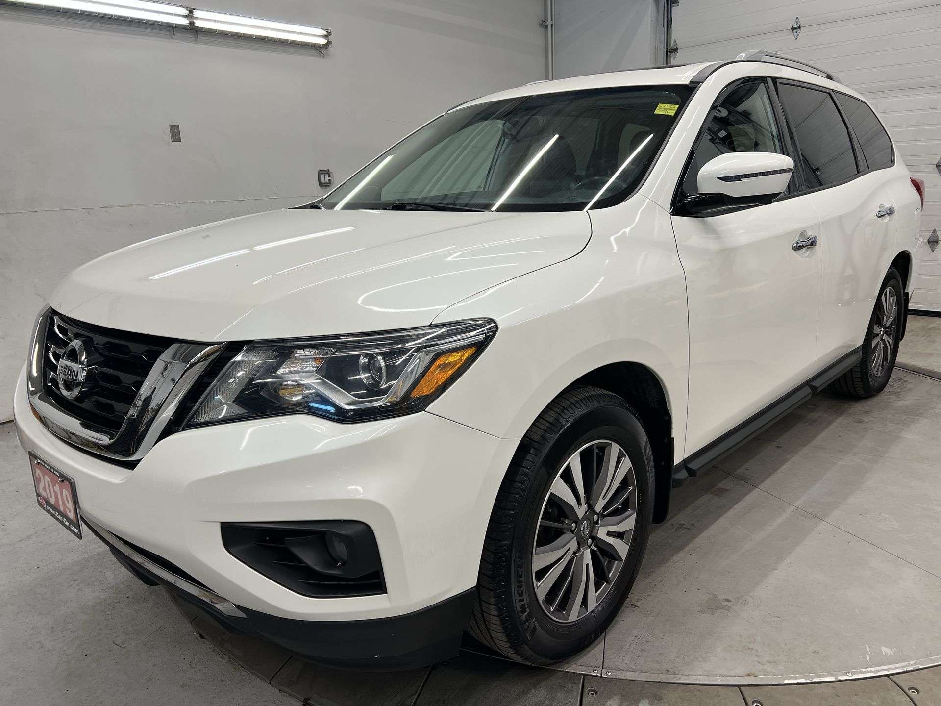 White 2019 Nissan Pathfinder SUV / Crossover Four-Wheel Drive Automatic