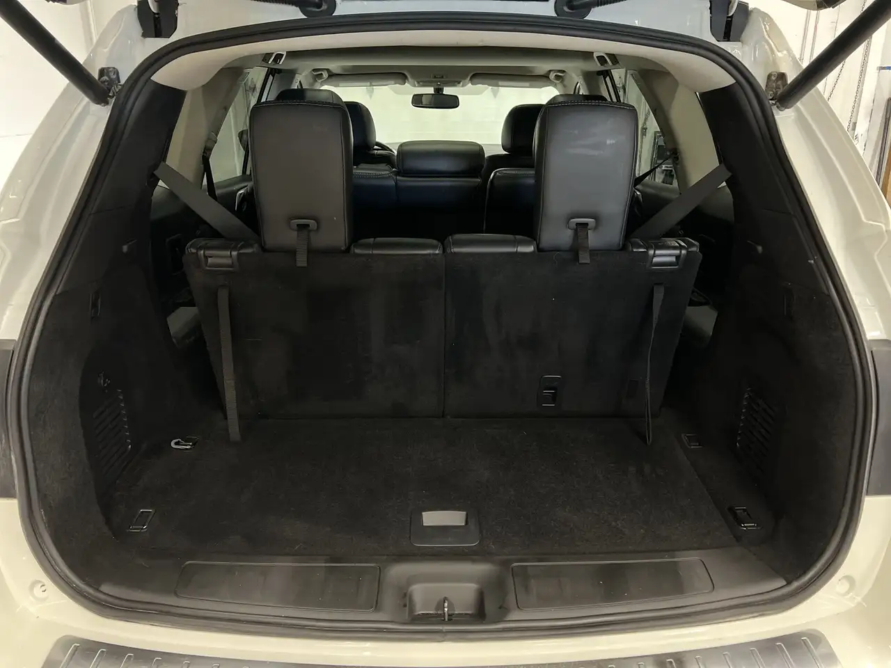 Nissan Pathfinder снимка Nissan Pathfinder