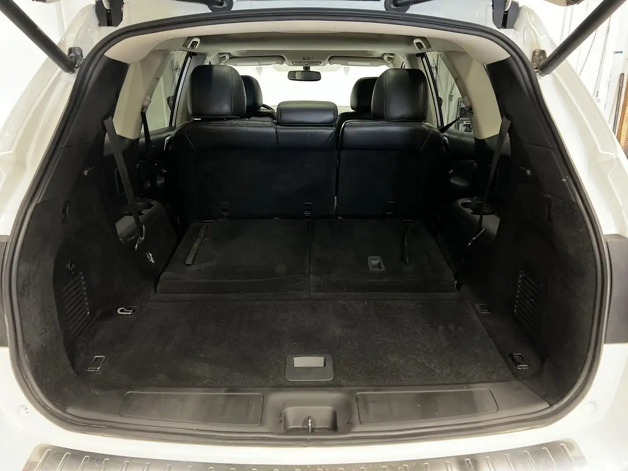 Nissan Pathfinder снимка Nissan Pathfinder