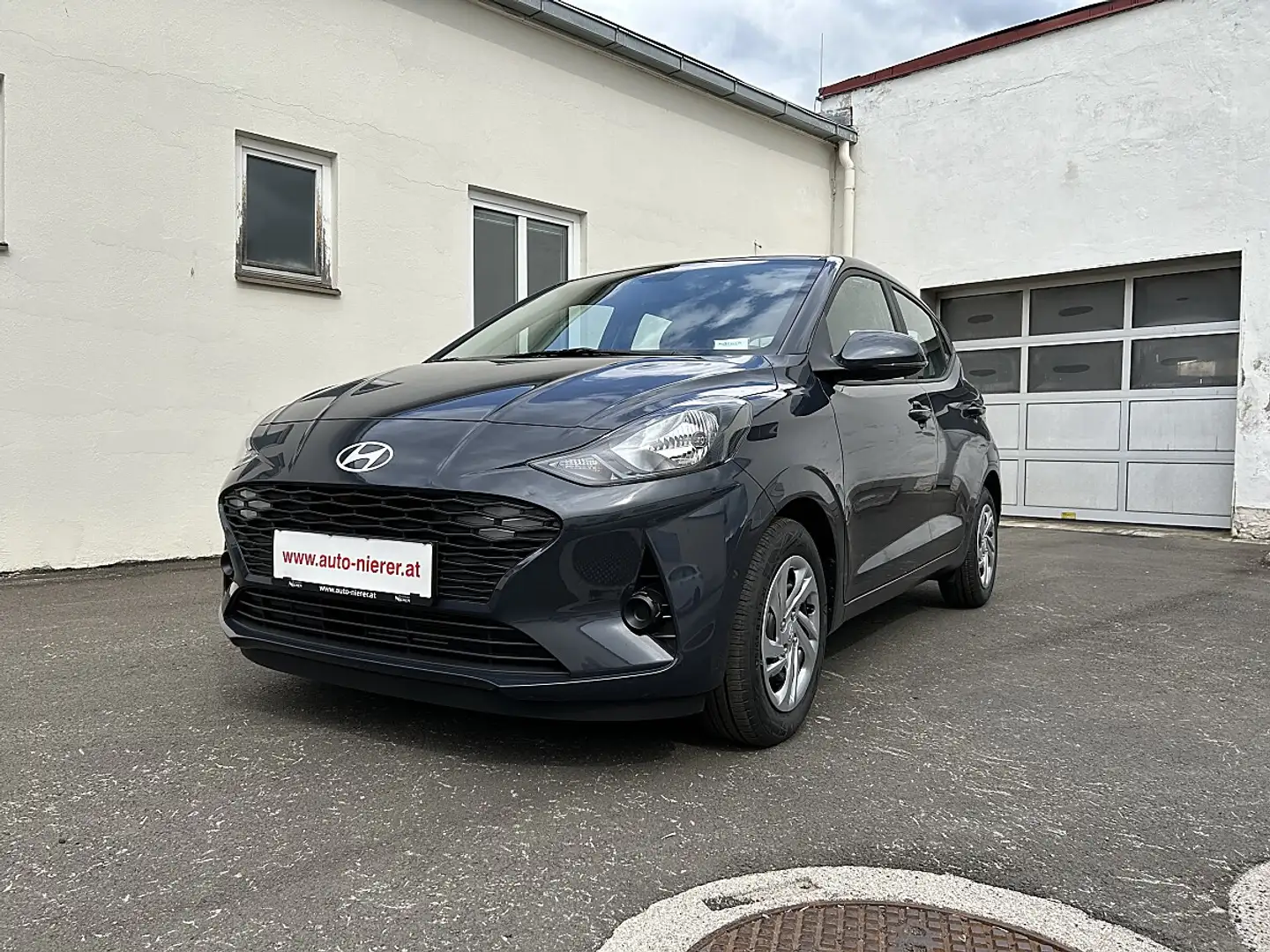 Hyundai i10 4-Sitzer Jubile 1,0 Grau - 1