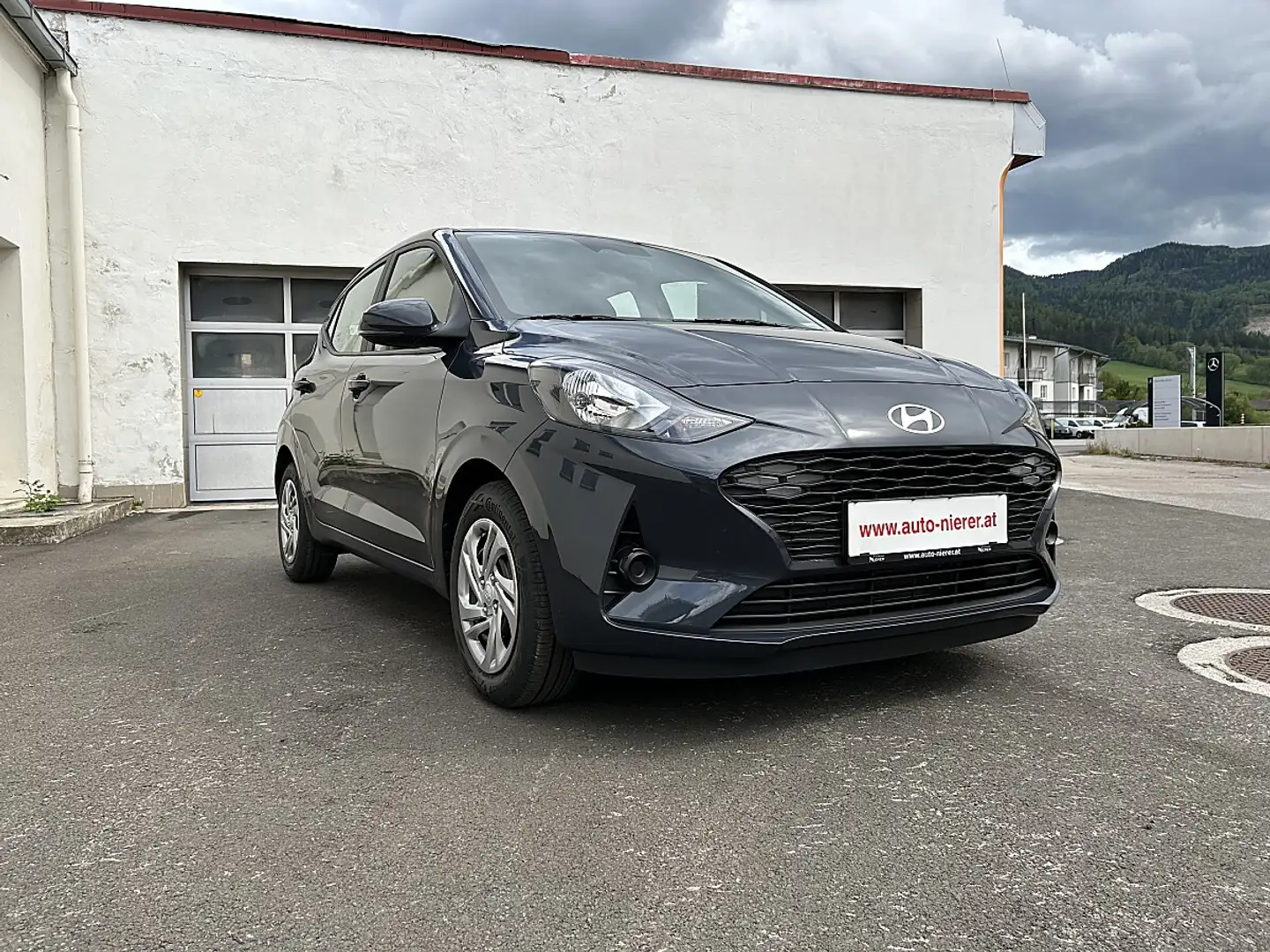 Hyundai i10 4-Sitzer Jubile 1,0 Grau - 2